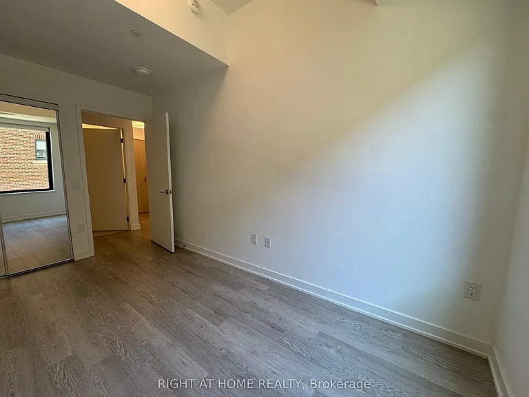 3 Strathgowan Ave #202 — Photo 24