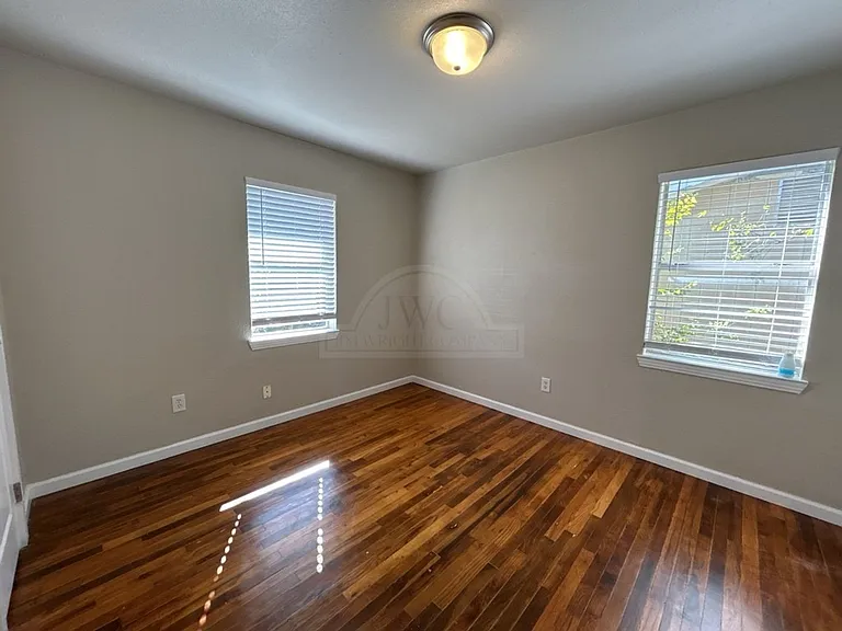 707 N Main St — Photo 14