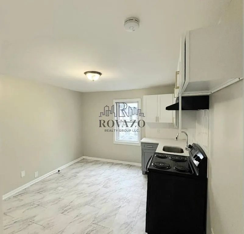 Building Photo - 173 Scheerer Ave #3A