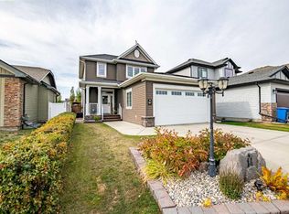 14 SE Windermere Close, Red Deer, AB T4N 2J8