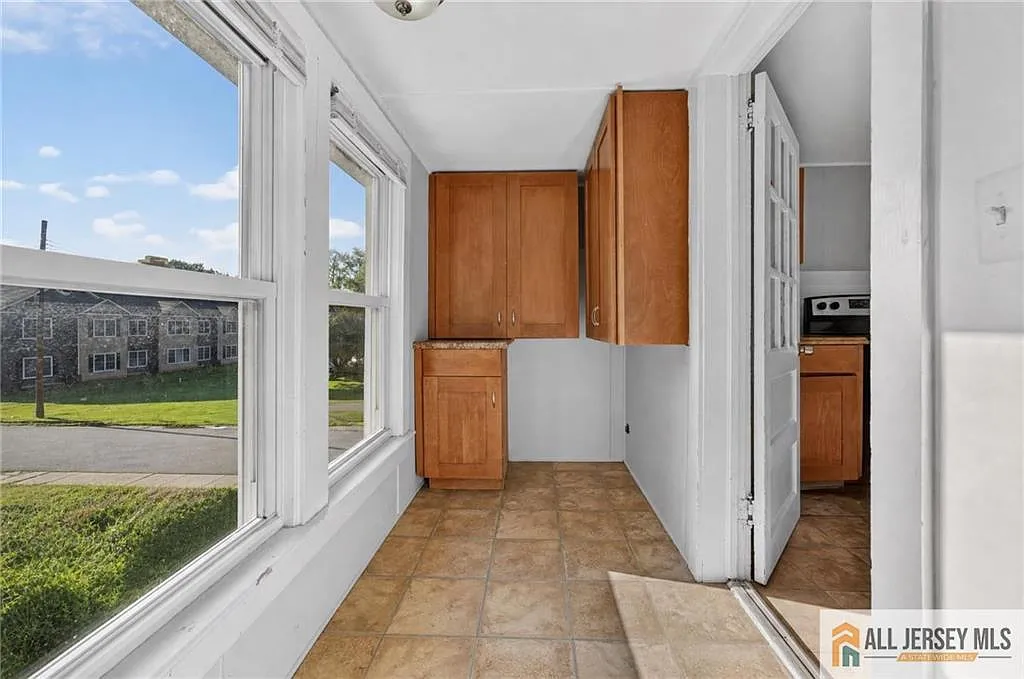 2 bed, 1.0 bath, 2380 sqft, $1,900 — Photo 1