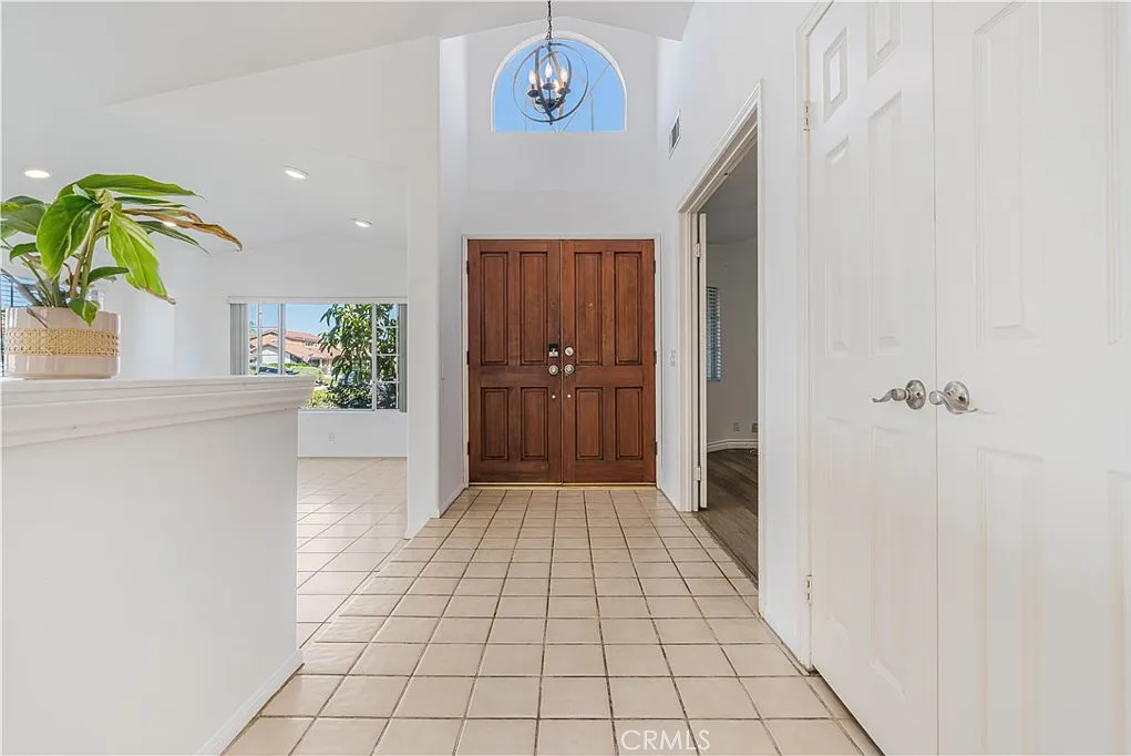 4 bed, 2.5 bath, 2332 sqft, $4,650 — Photo 4