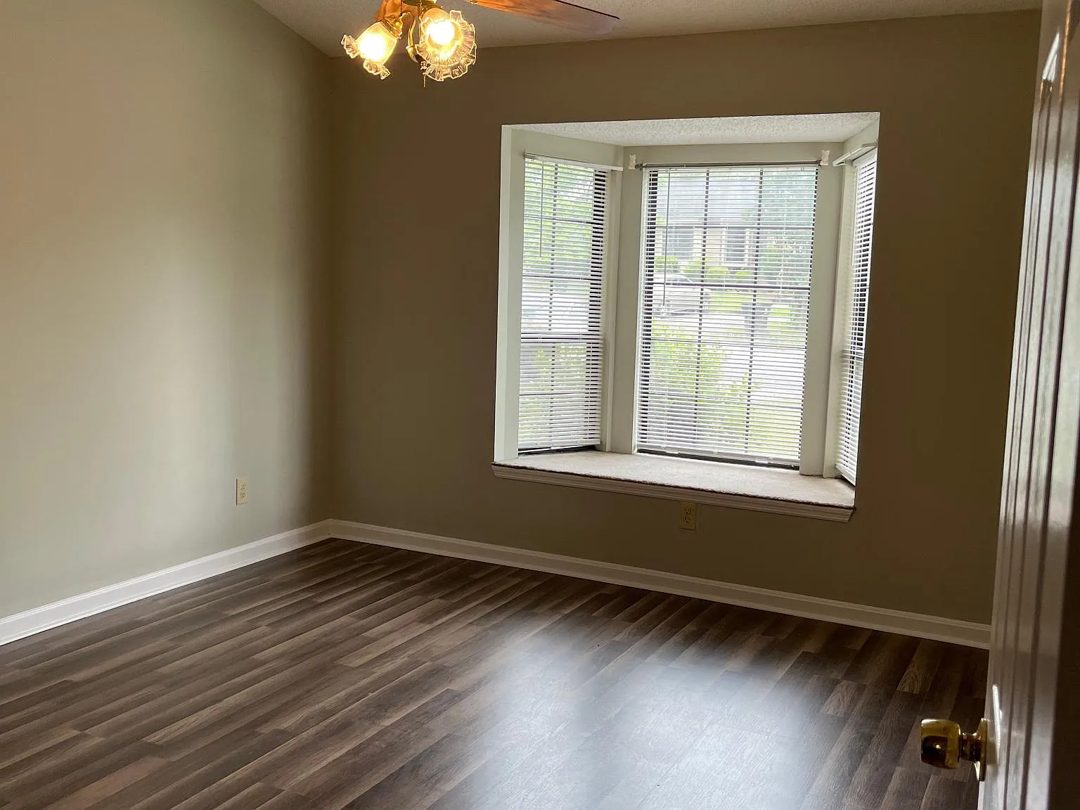 136 Mill Chase — Photo 4