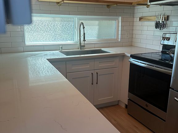 5th image of 500 Evergreen St