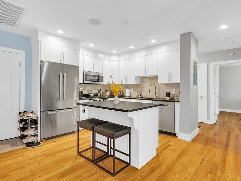 157 Hancock St #14 — Photo 2