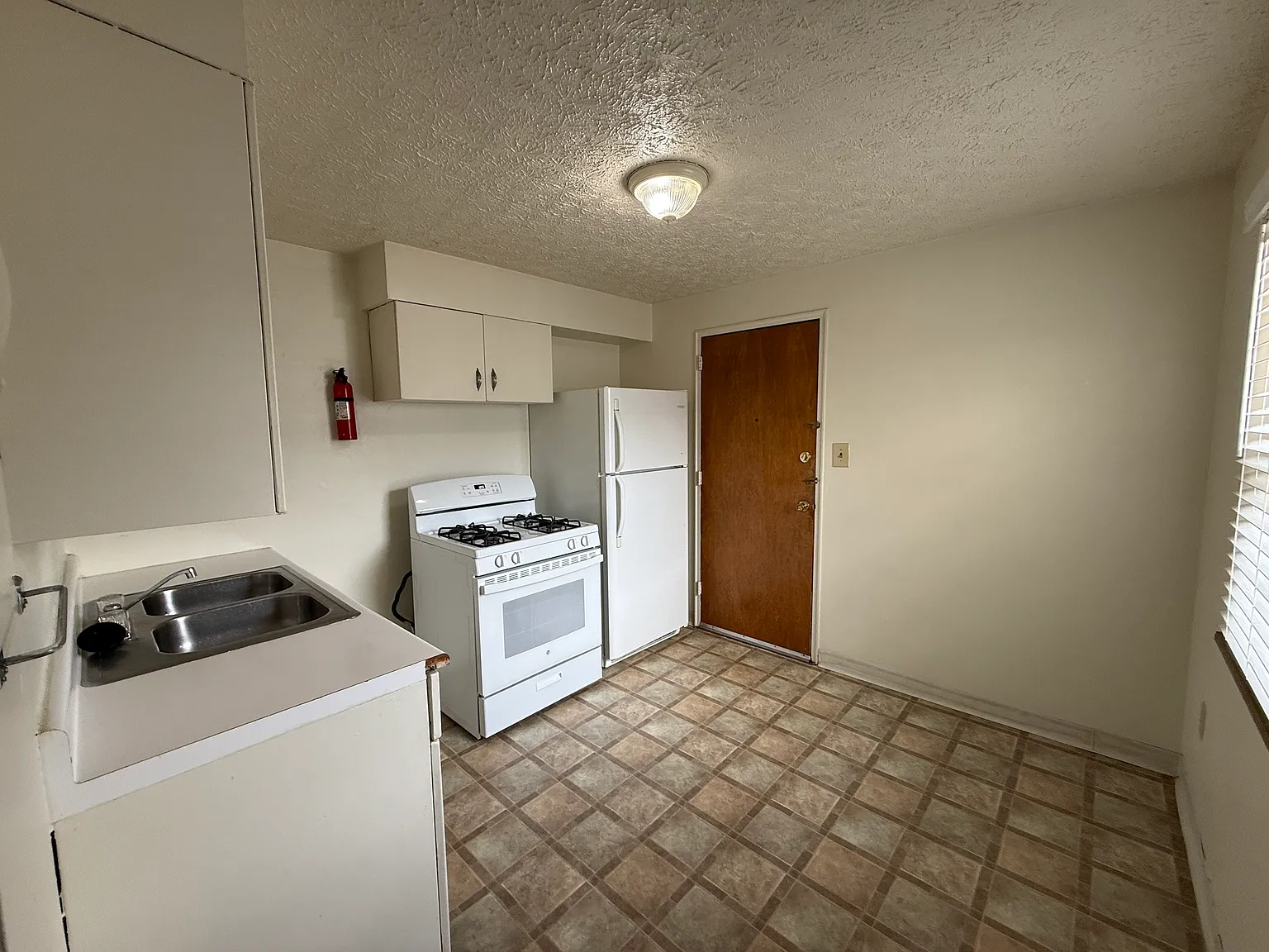 1 bed, $995 — Photo 2