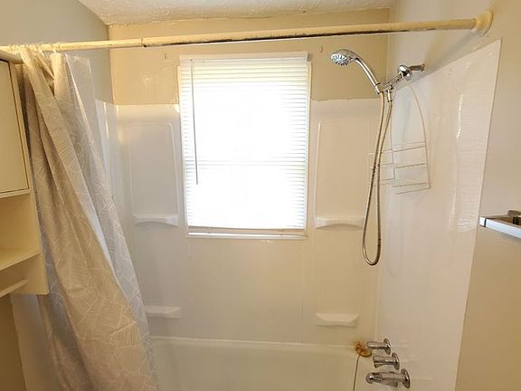 2nd image of 896-898 S Harris Ave