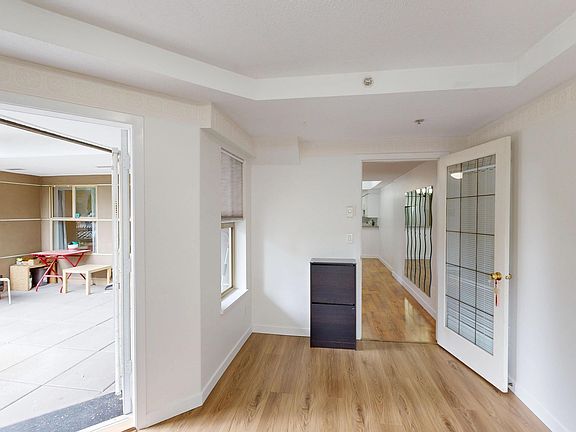 4th image of 211 12th St #104