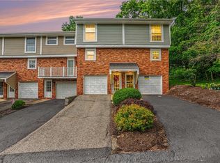 5495 Library Rd APT 10, Bethel Park, PA 15102