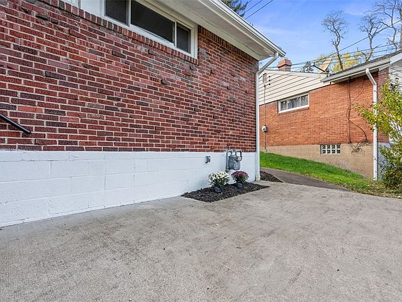 3rd image of 429 Elwood Dr