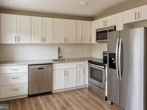 4th image of 124 Ivins Ave