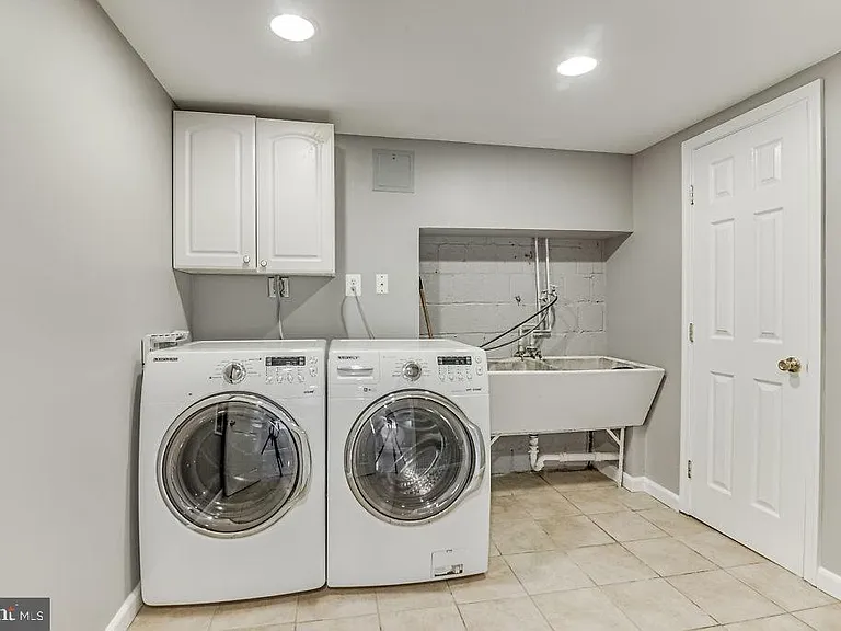 260 Burgess Ave — Photo 29