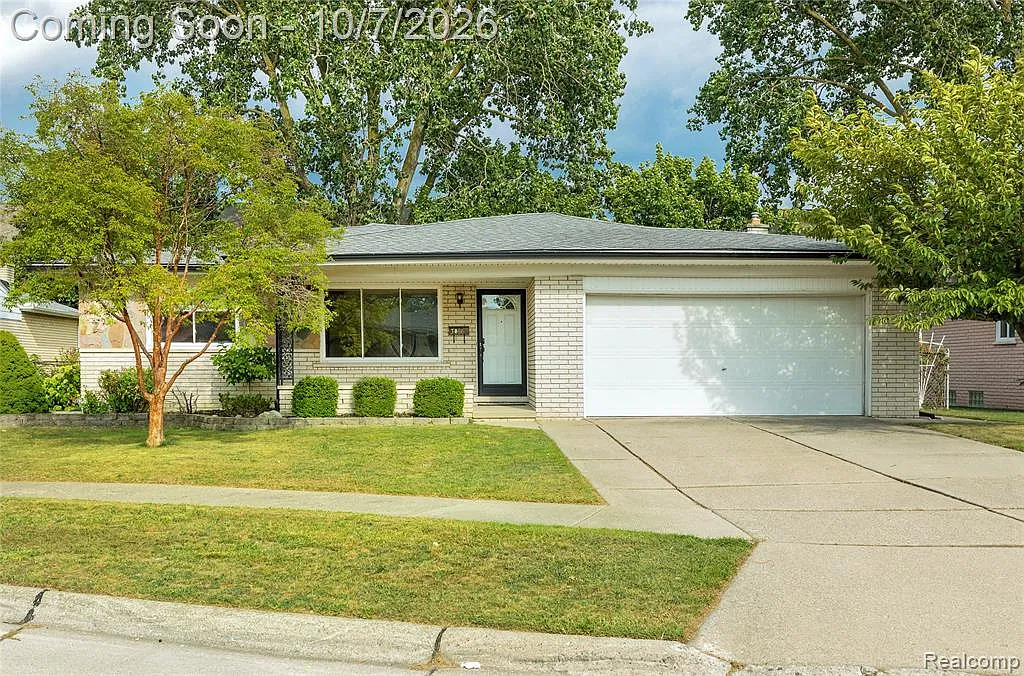 3 bed, 2.0 bath, 1618 sqft, $2,400 — Photo 1