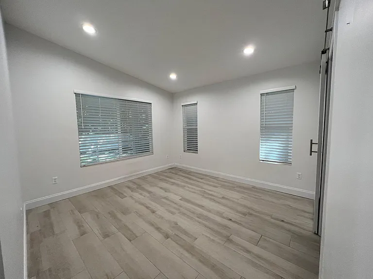 4105 W Azeele St — Photo 11