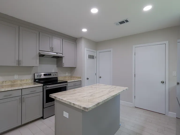 2114 Harlandale Ave — Photo 7