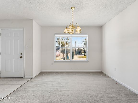 5th image of 10673 Oak Crest Dr N