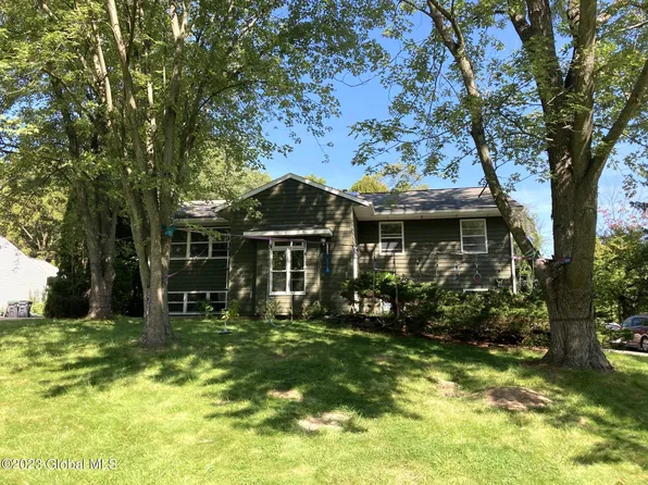 2175 Foxhill Drive, Niskayuna, NY 12309