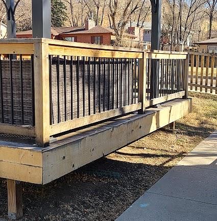 Community deck in the courtyard