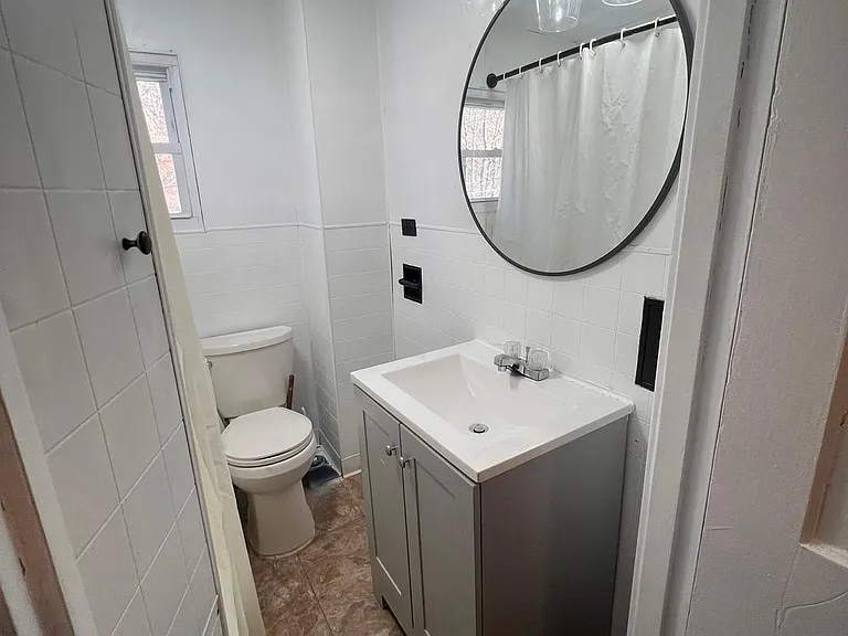 711 Gephart Dr — Photo 4