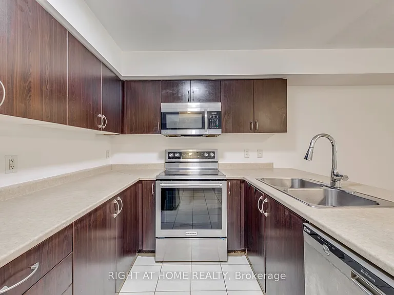 2464 Post Rd #8 — Photo 14