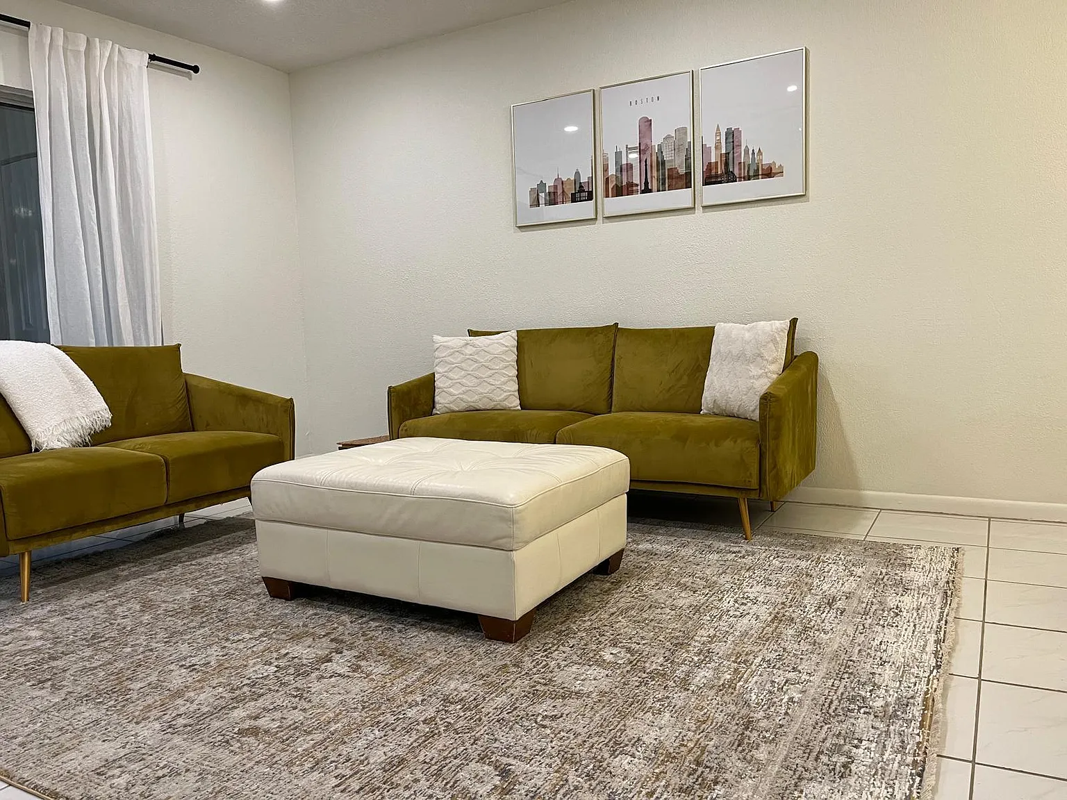 2 bed, 1050 sqft, $2,400 — Photo 2