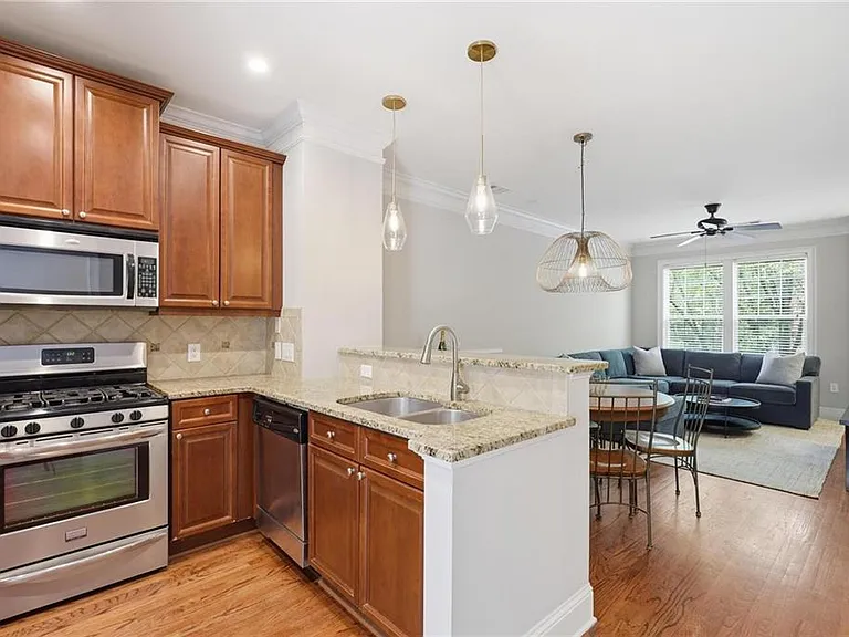 1237 Ashford Creek Park NE — Photo 1