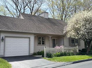 6 Honeysuckle Ln #6, Niantic, CT 06357
