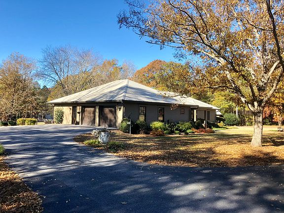 Side View / Garage
