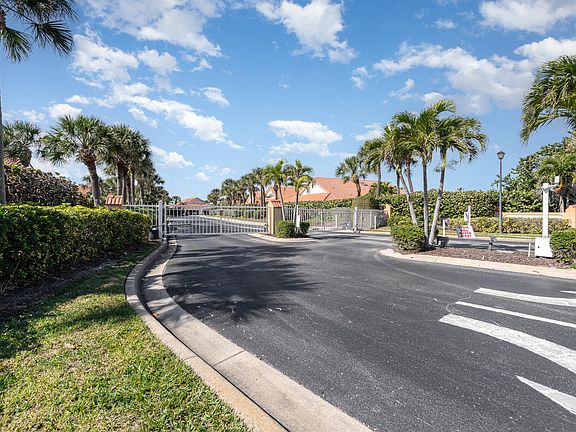 5th image of 5592 Cord Grass Ln