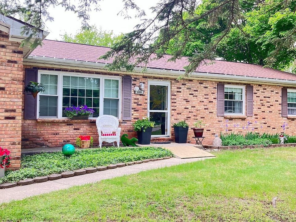 1st image of 209 West Dr