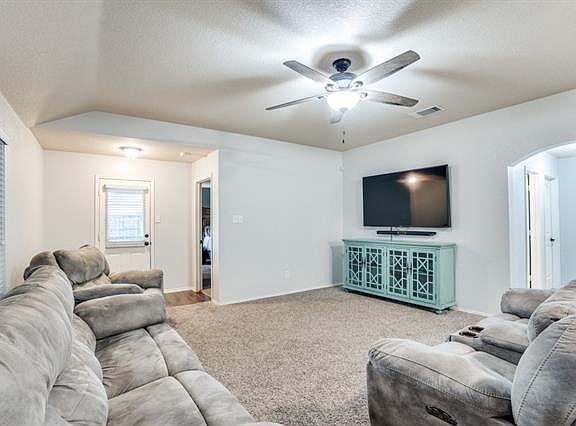 4th image of 718 Mallard Dr