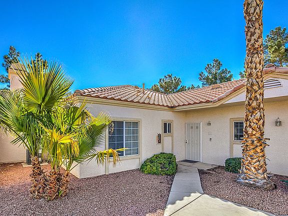 2nd image of 1900 N Torrey Pines Dr Unit 134