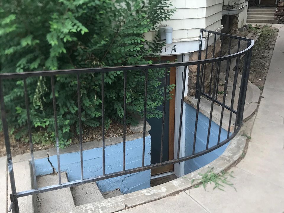 1121 University, Apt. A - entry