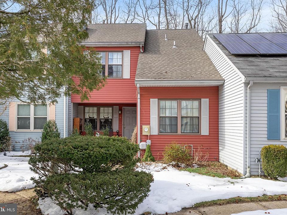 1st image of 25 Norwood Ct