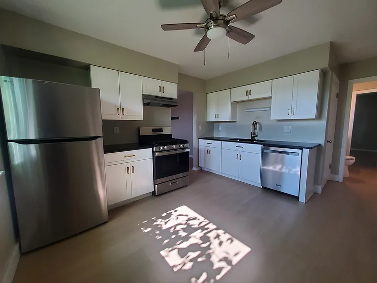 961 S Waverly St #961 — Photo 3