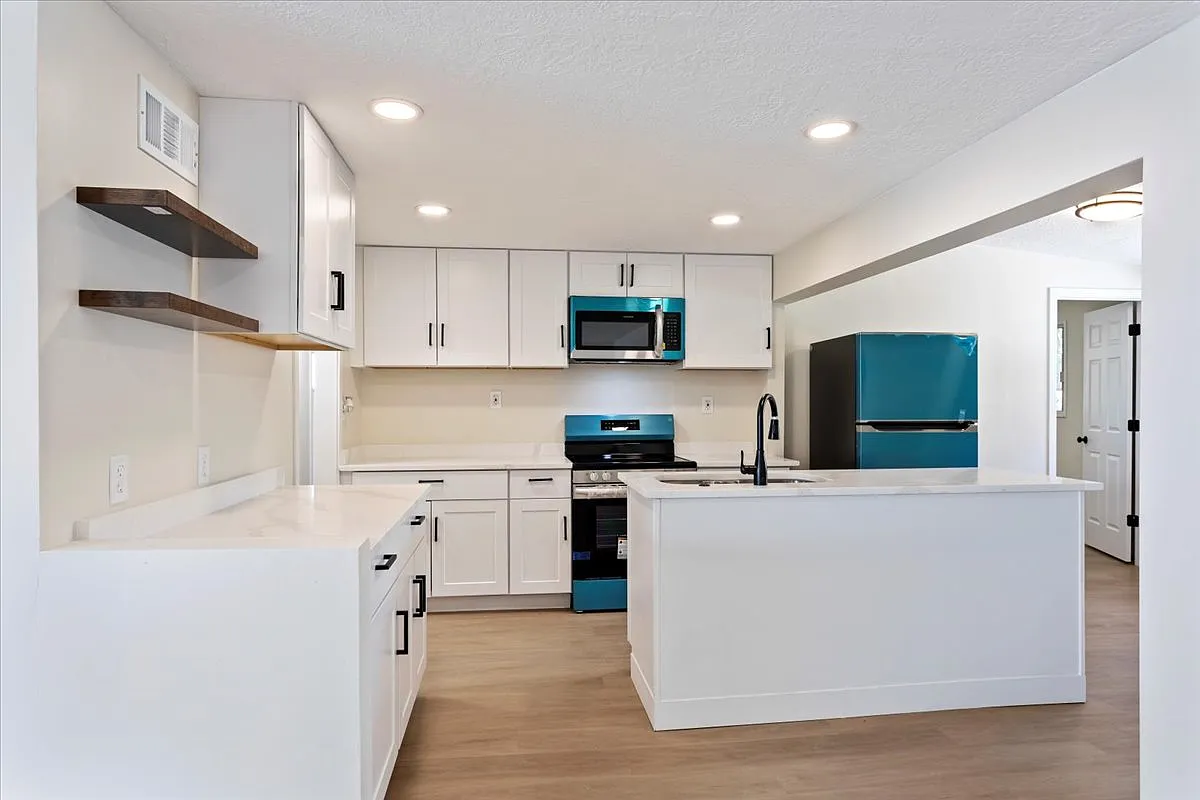 4 bed, 1700 sqft, $2,495 — Photo 4