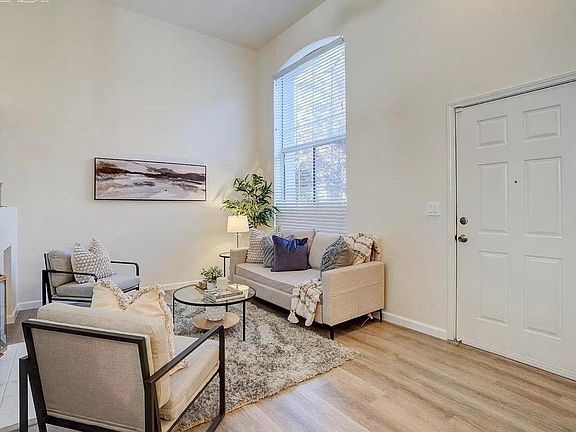 5th image of 203 Swan Ct