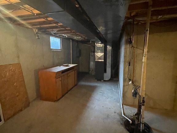 2nd image of 565 Plainfield Ct #565