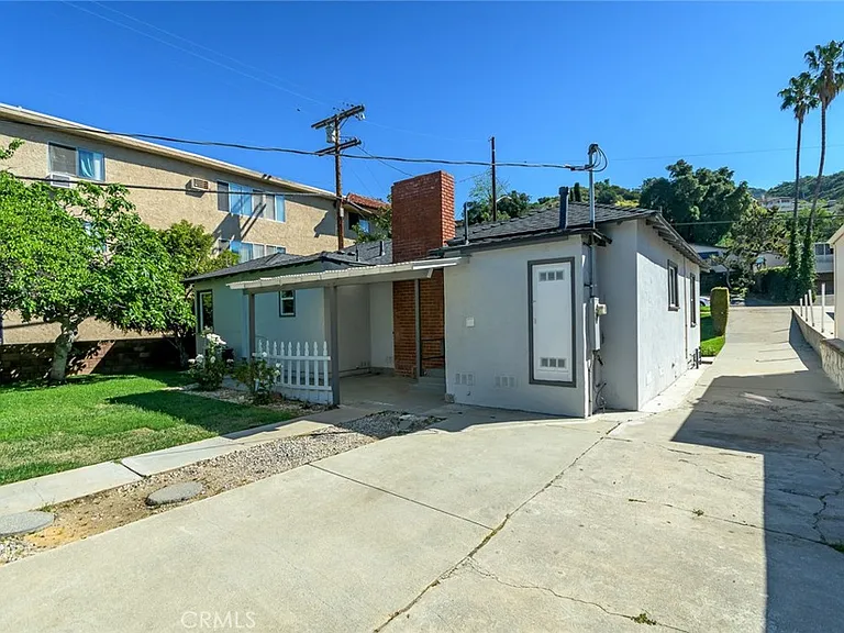 2111 N Verdugo Rd — Photo 41