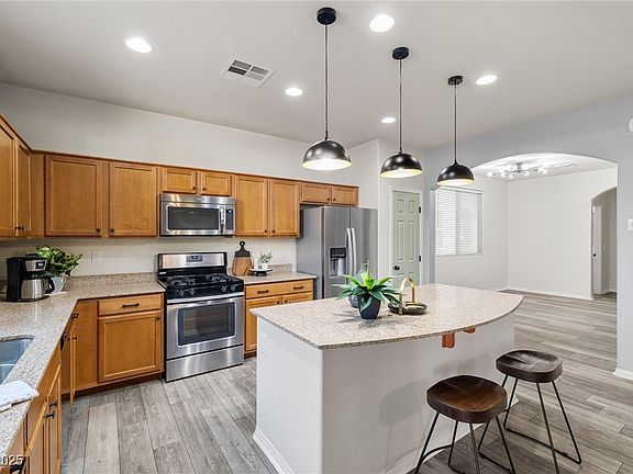 3rd image of 9868 Corliss Ct