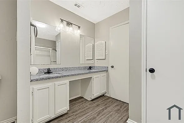 8111 Furlong Ln — Photo 12