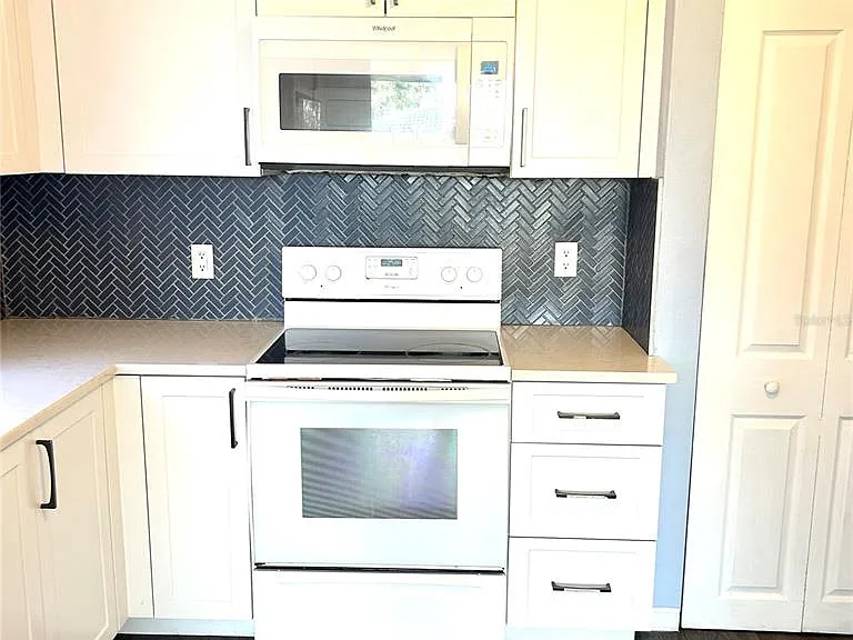 2152 Greenbriar Blvd — Photo 6
