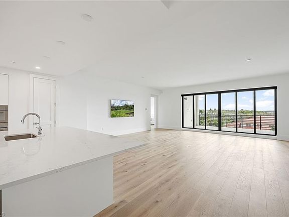 5th image of 1125 Central AVE #571