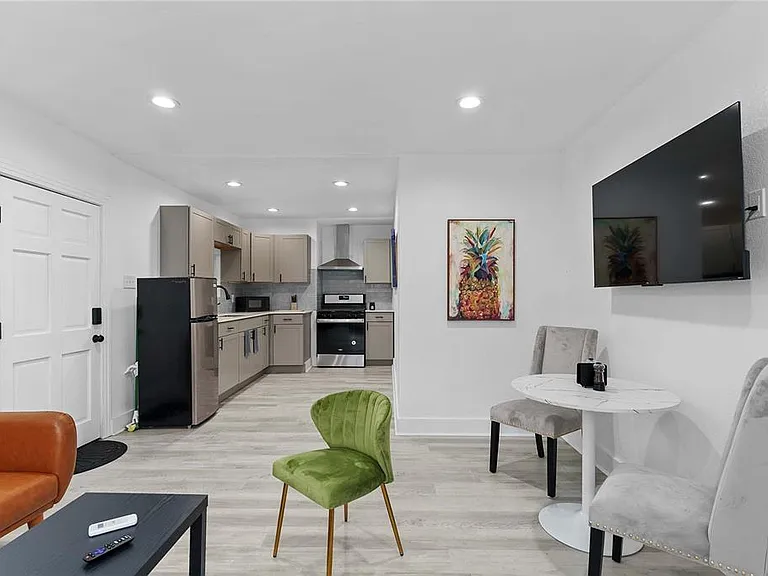 412 E Harwood St #3 — Photo 11