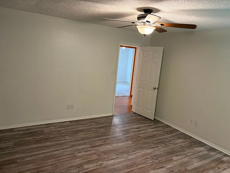 9313 Houston St — Photo 13