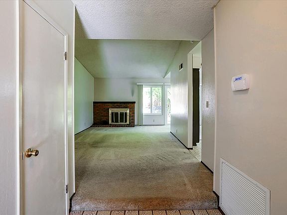 4th image of 2185 Fountain Ct