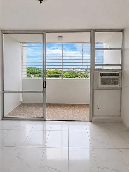 368 Cond Crystal — Photo 3