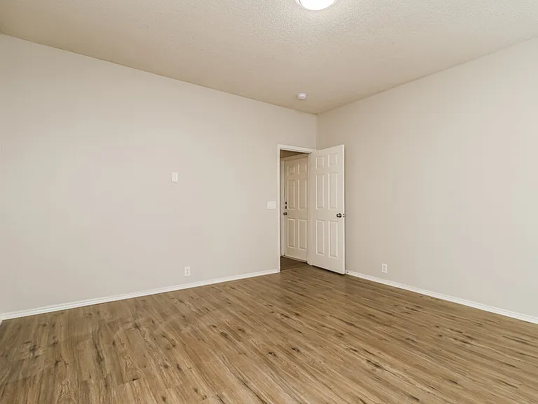 3336 Raleigh Dr — Photo 11