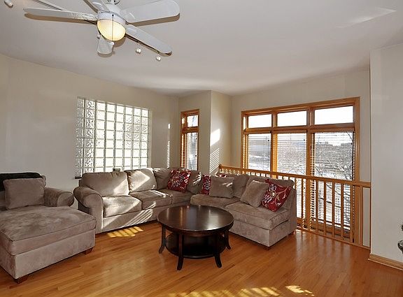 3rd image of 1962 W Diversey Pkwy APT 1