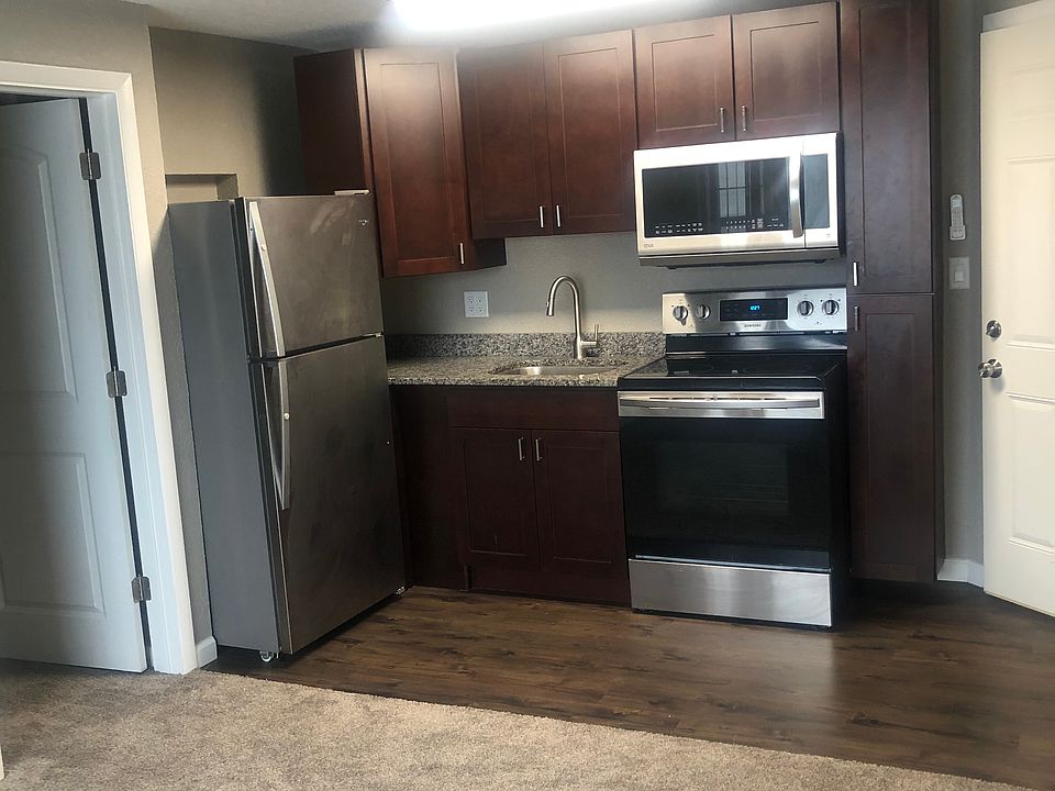 2nd image of 206 N Kinzie Ave #13